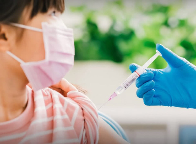 Trẻ từ 5 đến dưới 12 tuổi vừa mắc COVID-19 thì có được tiêm vaccine ngay không?